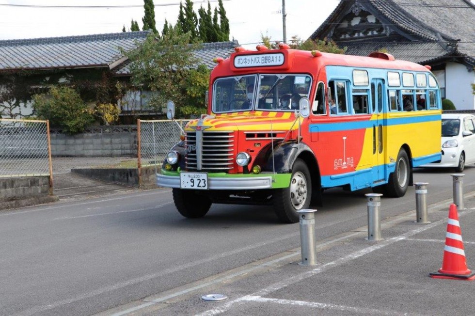 昭和の町にカラフルなボンネットバスがやって来た！！昭和の町誕生20周年記念　特別運行の画像3