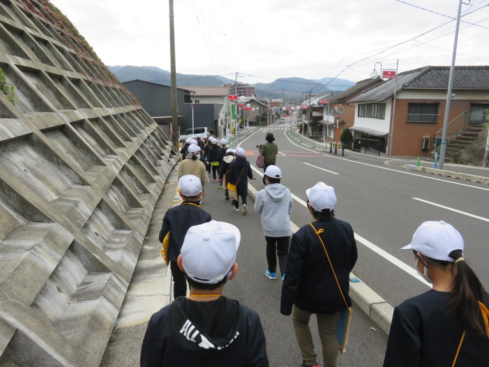 玉の井水路は高田中学校の近くにあります。の画像