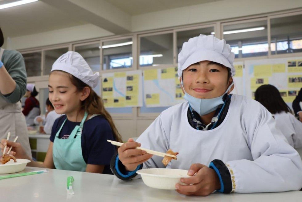 新鮮なブリをお刺身に！　～桂陽小学校で「ぶりチャレンジ」～の画像13