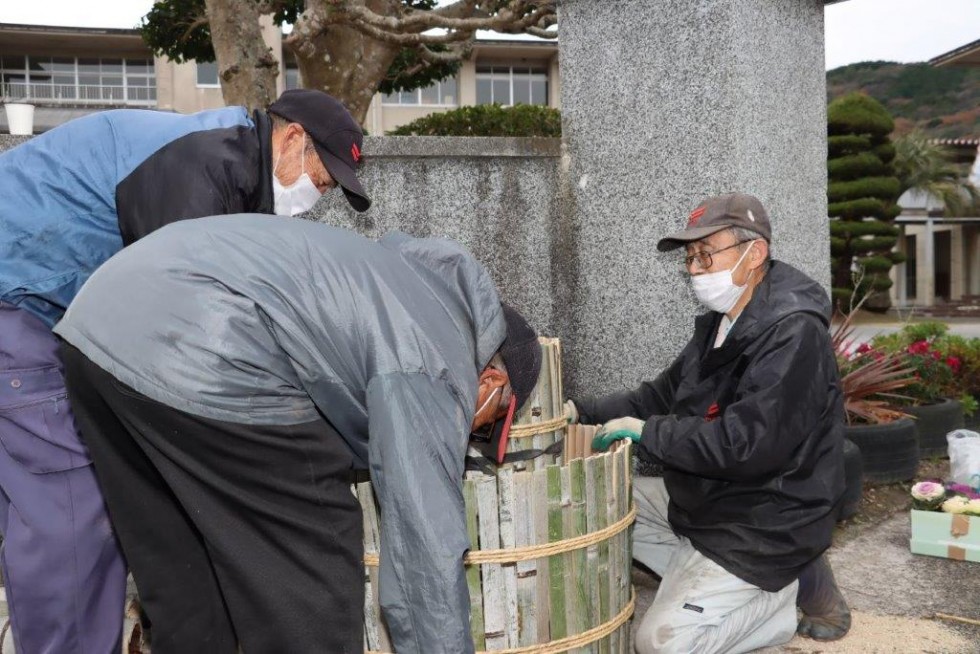 【河内中学校】地域の方と新年を迎える準備　“門松づくり”の画像3