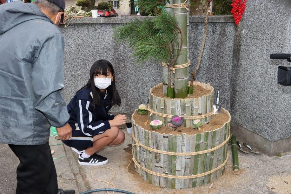 【河内中学校】地域の方と新年を迎える準備　“門松づくり”の画像6