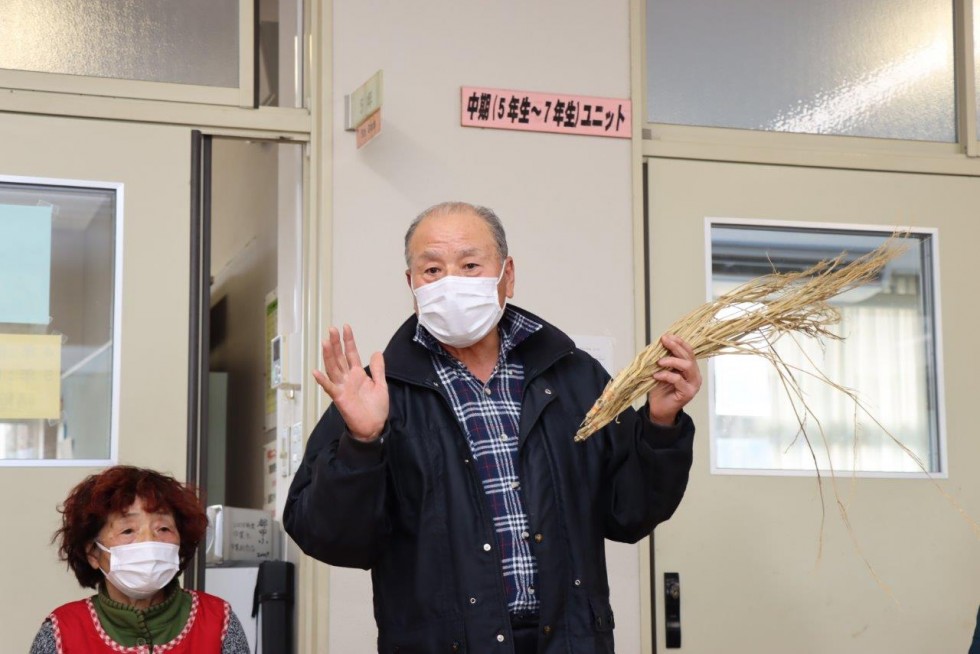 地域のみなさんと「しめ縄」作りに挑戦!　～戴星学園～の画像4