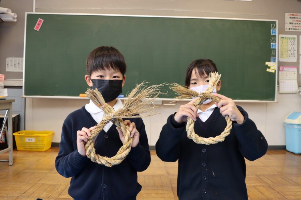 地域のみなさんと「しめ縄」作りに挑戦!　～戴星学園～の画像10