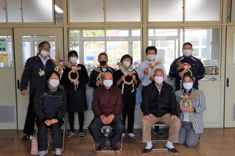 地域のみなさんと「しめ縄」作りに挑戦!　～戴星学園～の画像12