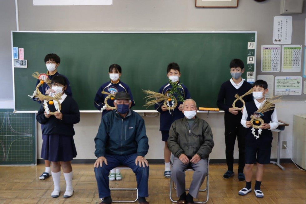 地域のみなさんと「しめ縄」作りに挑戦!　～戴星学園～の画像14