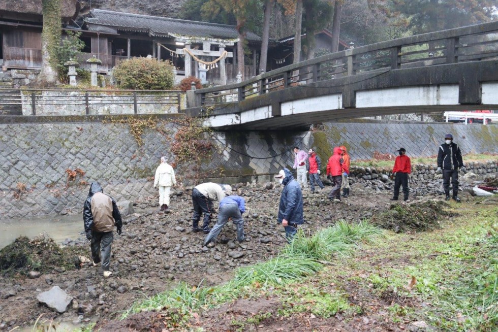 1300年の歴史をこれからも守り続けるため　～長岩屋川で藻の除去作業～の画像8