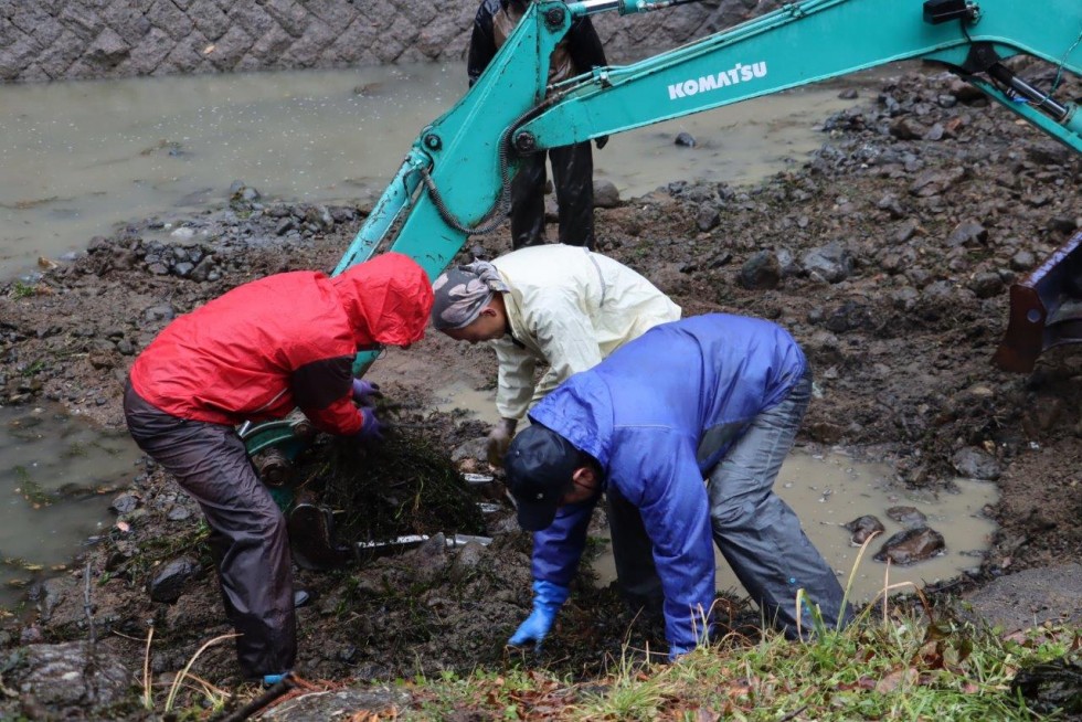 1300年の歴史をこれからも守り続けるため　～長岩屋川で藻の除去作業～の画像10