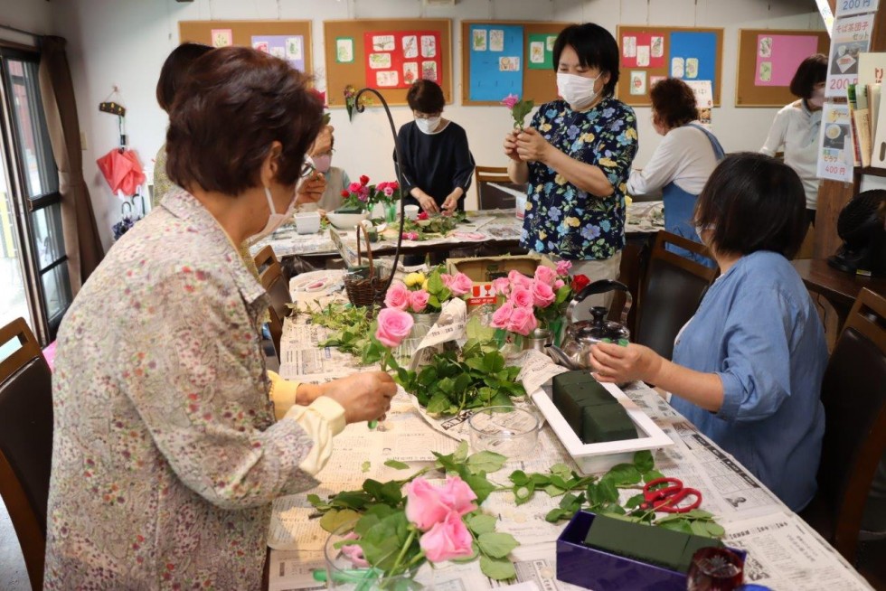 きれいなお花をどうぞ　～フラワーデザイン教室作品展～の画像2