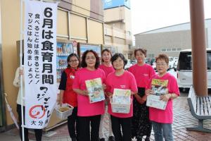 豊後高田市食生活改善推進協議会の皆さんと大分県栄養士会北部支部の方の集合写真