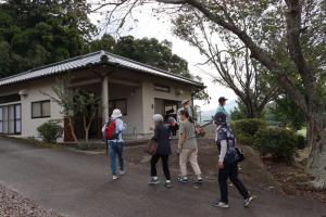 常盤公民館に避難する参加者の写真