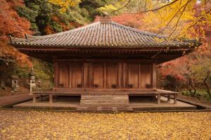 富貴寺の紅葉の写真