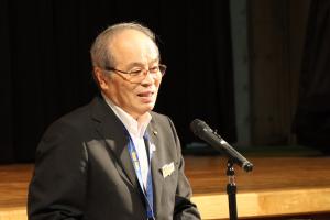 河野教育長があいさつしている写真