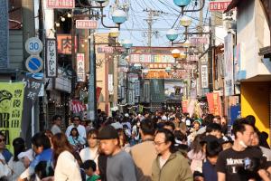 賑わう商店街