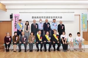 受賞者たちの集合写真