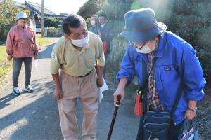 模擬訓練を受ける住民の写真