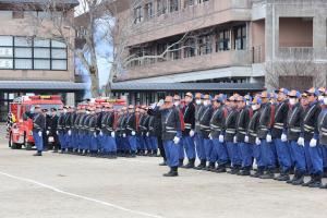 整列している消防団員たちの写真