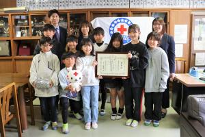 受け渡し式に参加した皆さんの集合写真