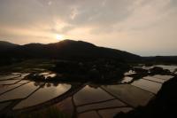 田染荘の田んぼに水が満たされました ～刻一刻と変化する夕陽が織りなす1，000年変わらない田園風景～の画像1