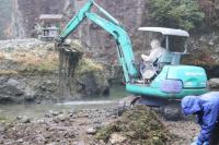 1300年の歴史をこれからも守り続けるため　～長岩屋川で藻の除去作業～の画像1